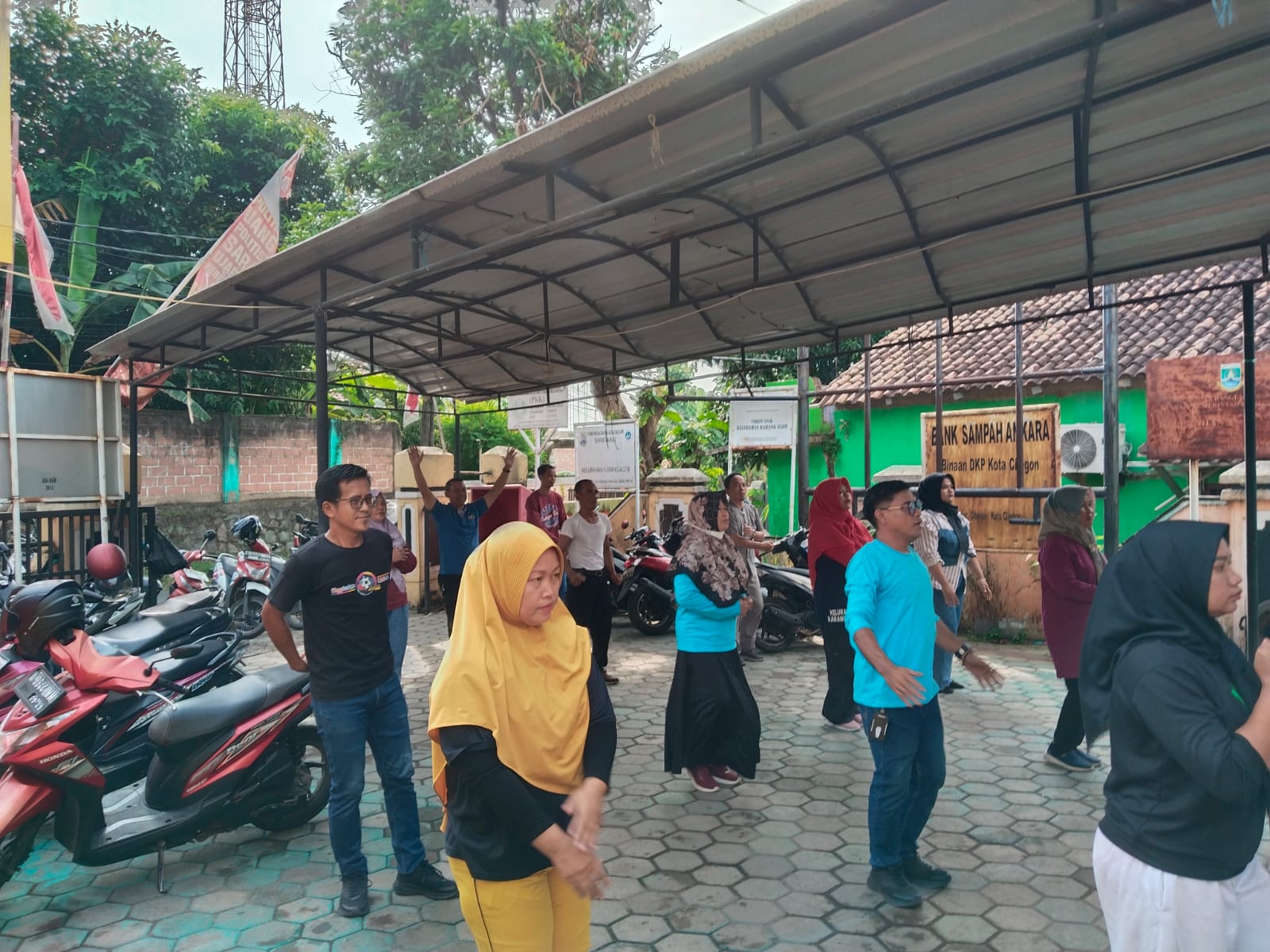 Kegiatan Senam bersama Kader PKK dan Warga